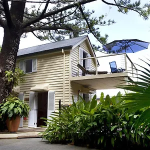 ***** Hotel & Australia